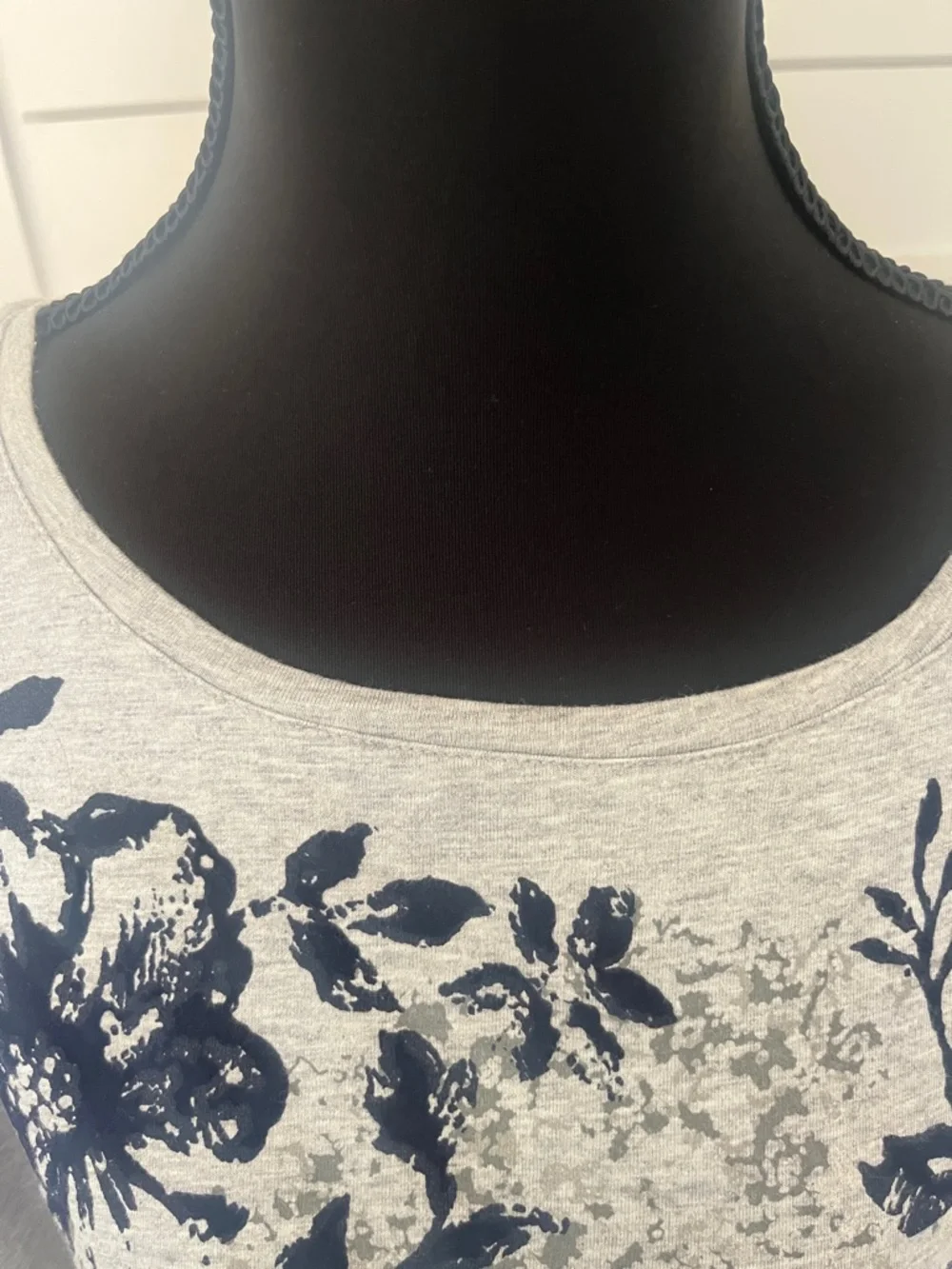 Chico's Zenergy Gray Tunic Tee Navy Floral Print P1 - Picture 6 of 15